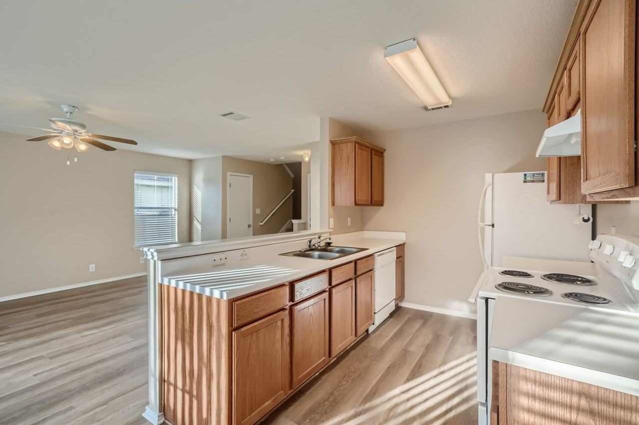 14234 Bobolink Cove - Photo 5 of 17