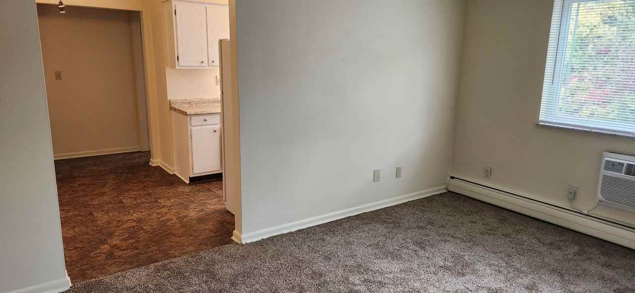 894 Mohawk Trail Apartments - Photo 2 of 13