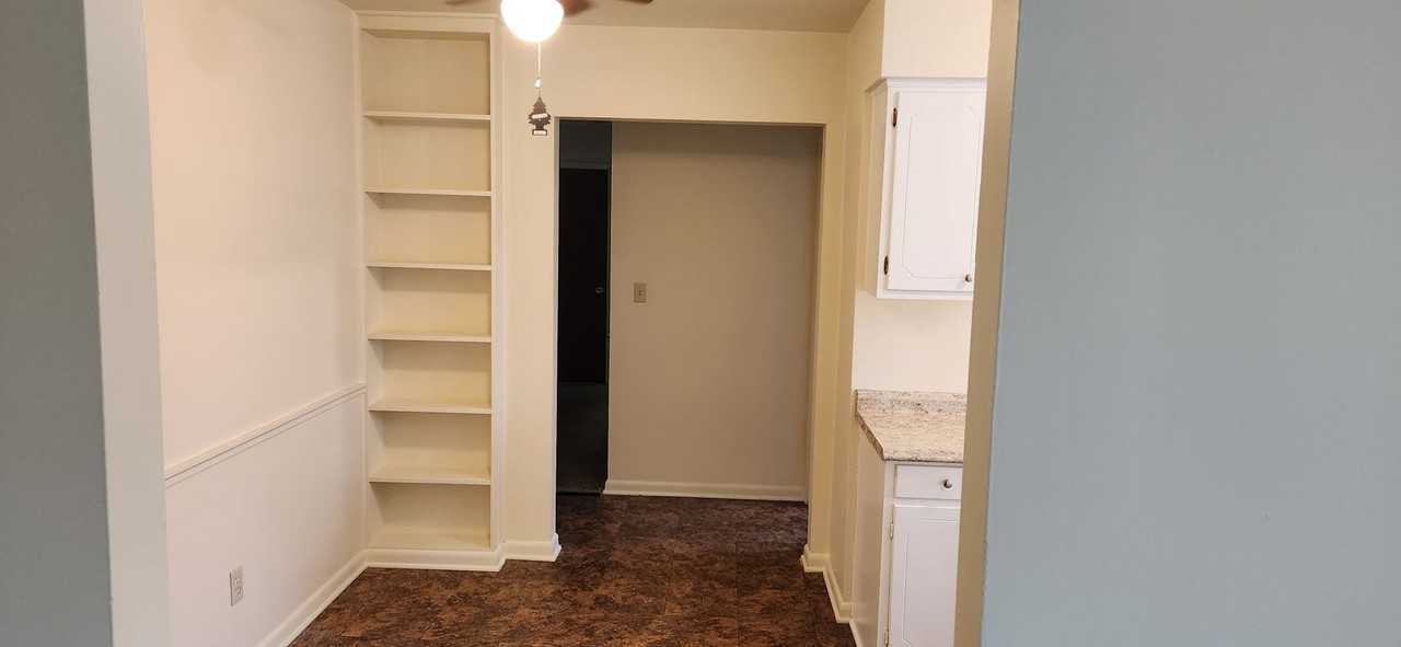 894 Mohawk Trail Apartments - Photo 5 of 13