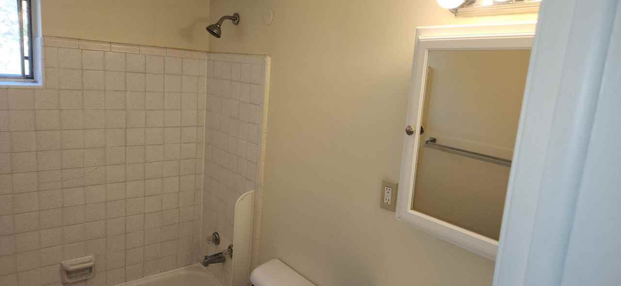 894 Mohawk Trail Apartments - Photo 7 of 13