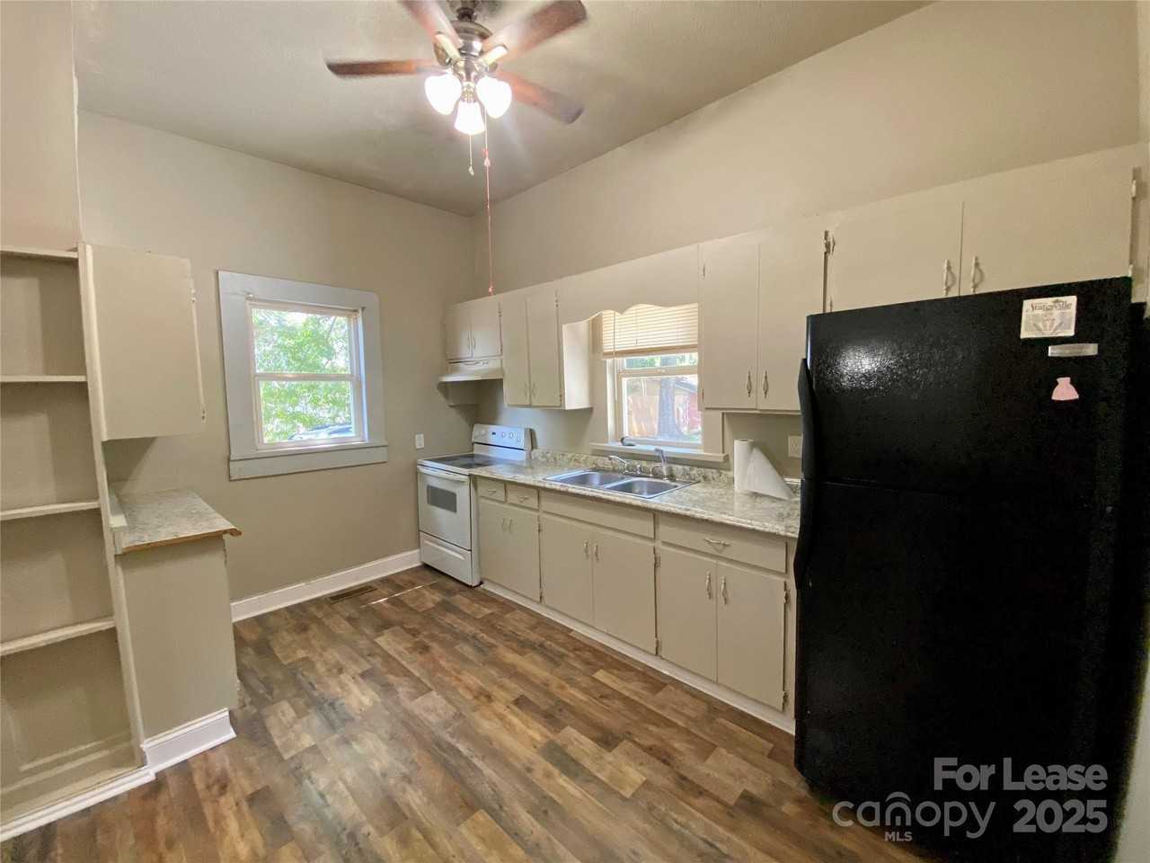 630 Armfield Street - Photo 5 of 19