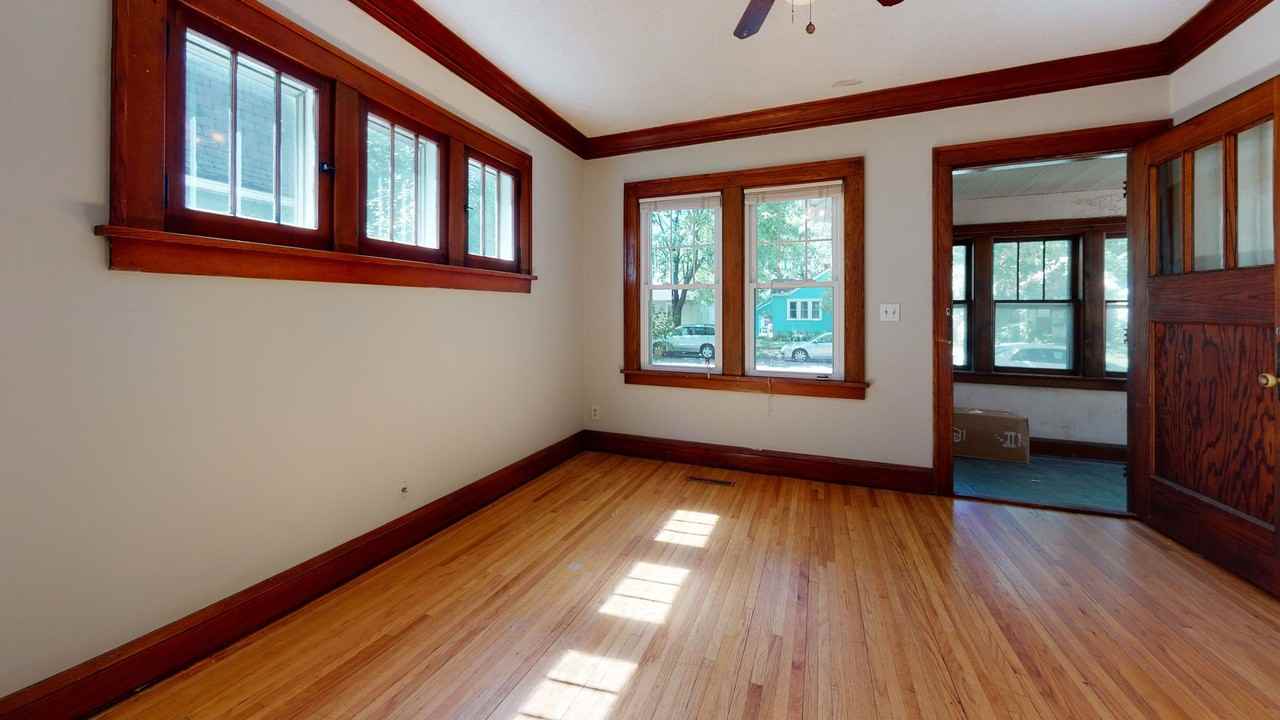 836 22nd Ave Se - Photo 2 of 9