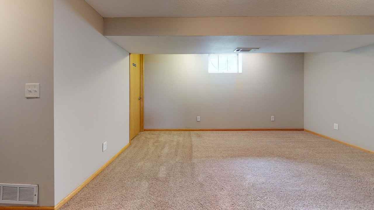 836 22nd Ave Se - Photo 6 of 9