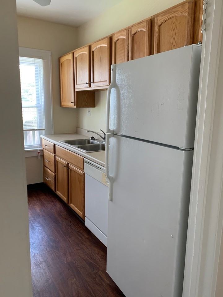 205 E Broadway Ave - Photo 3 of 9