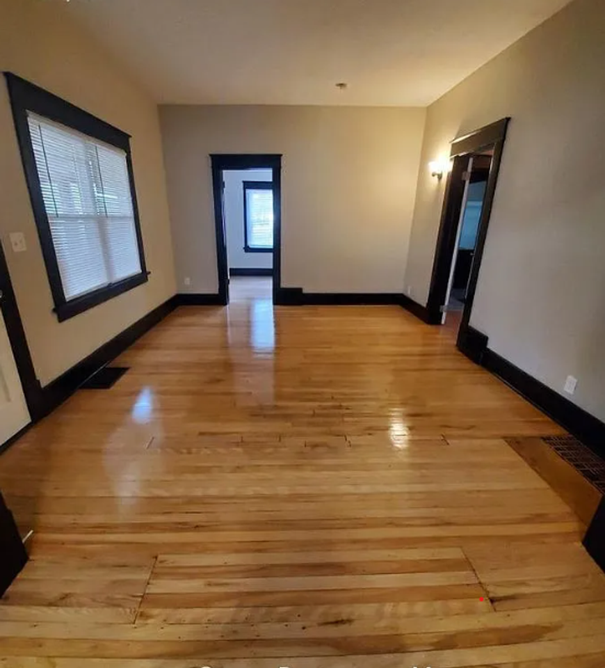 315 E 24th St - Photo 4 of 15