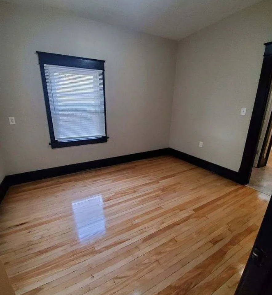 315 E 24th St - Photo 7 of 15