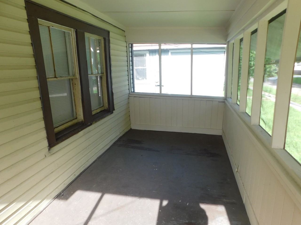 1599 W 21st St - Photo 2 of 9