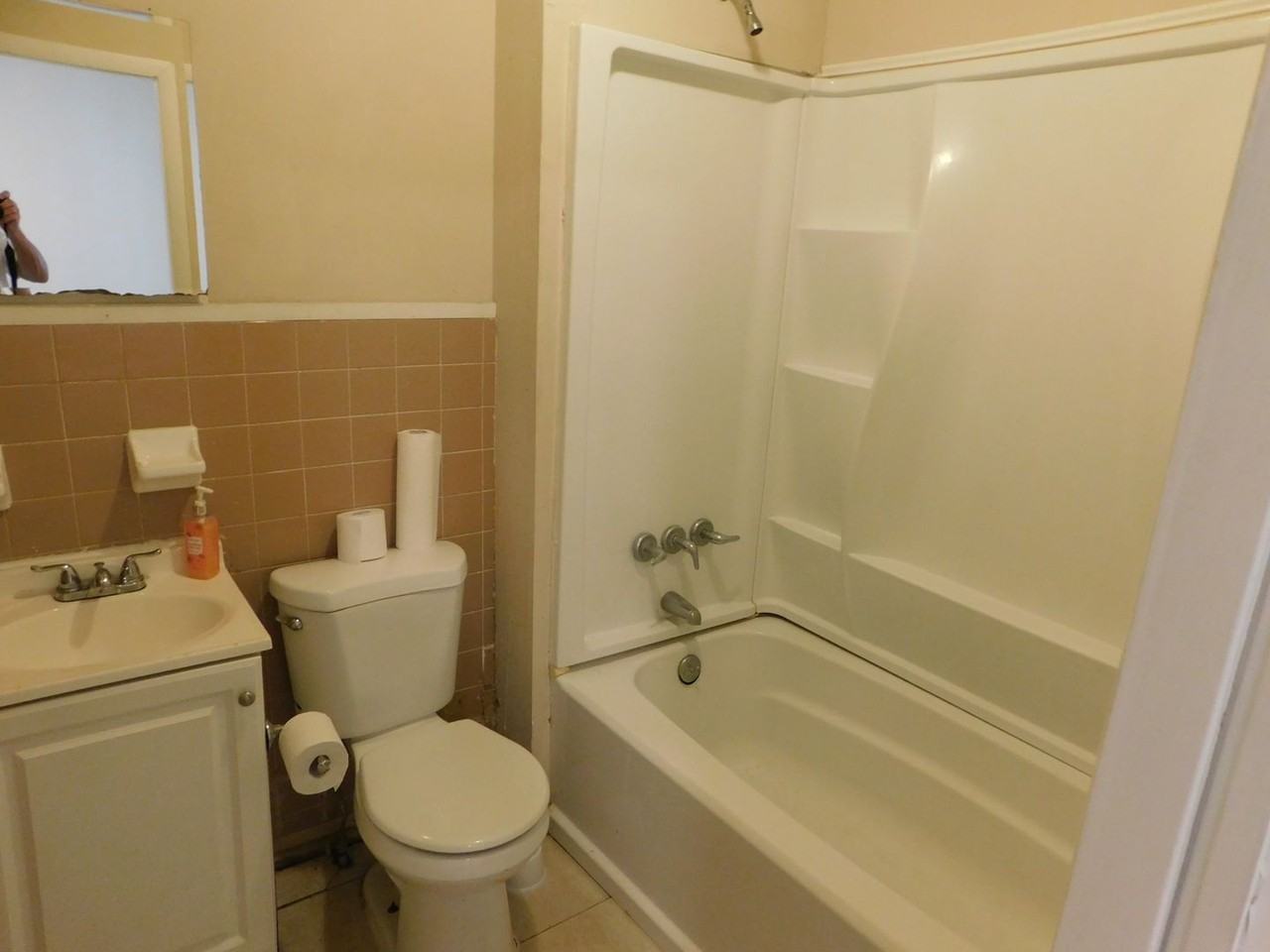 1599 W 21st St - Photo 5 of 9