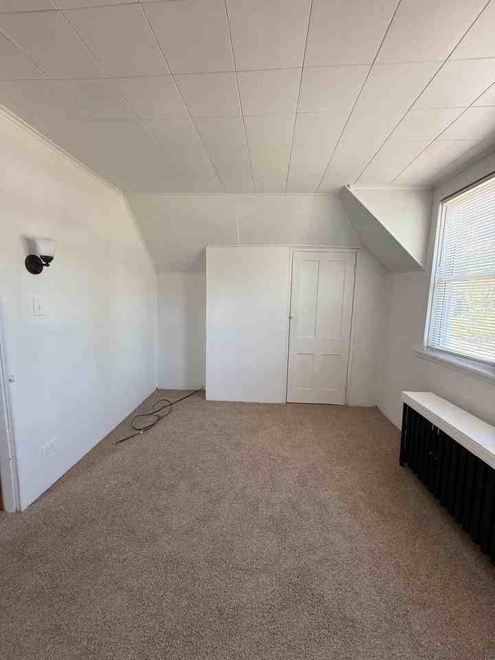 108 Romeyn St - Photo 3 of 13