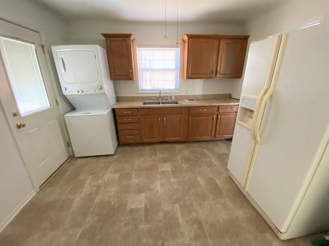 2225 Combs St - Photo 3 of 7