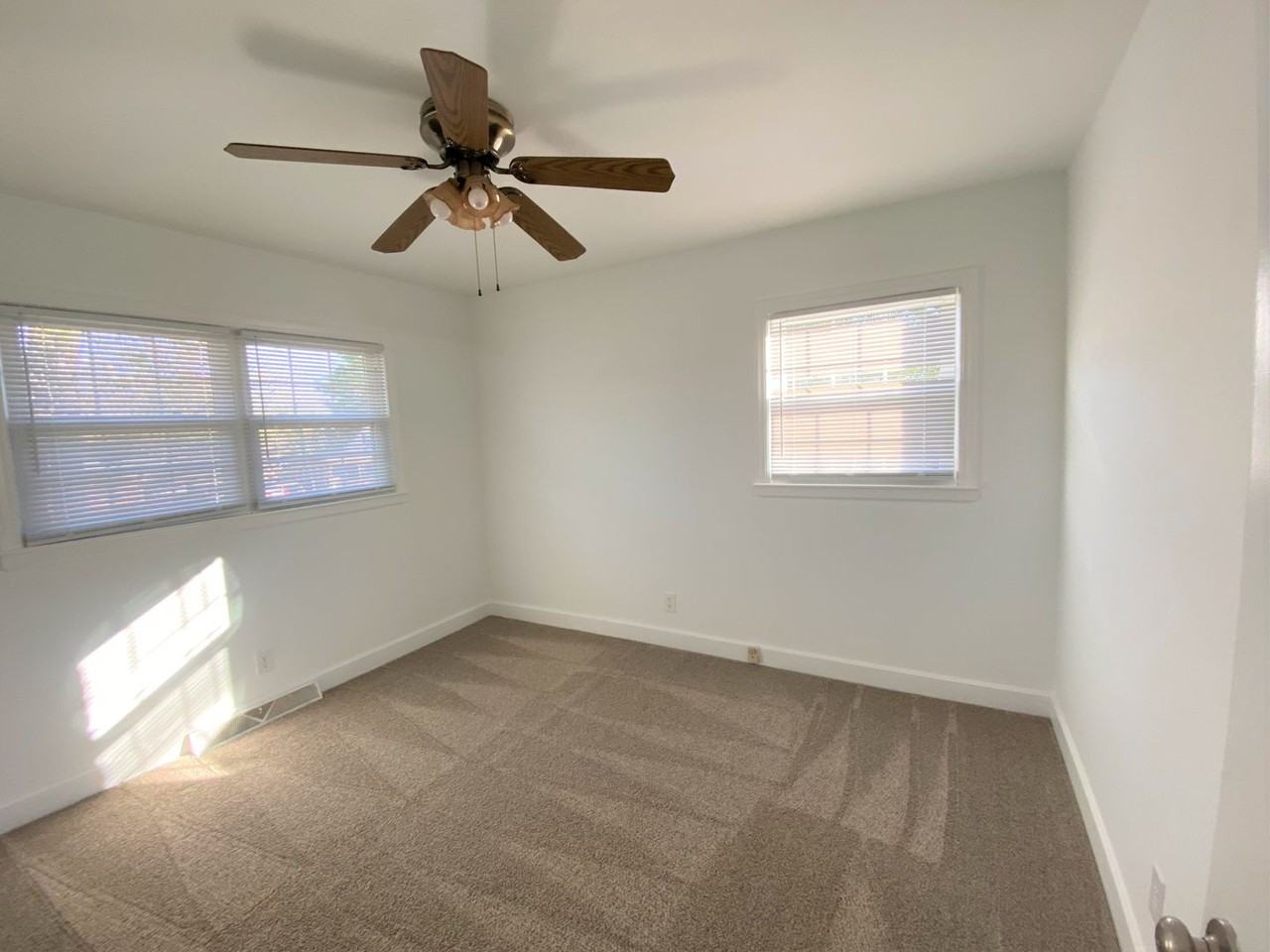 2225 Combs St - Photo 5 of 7