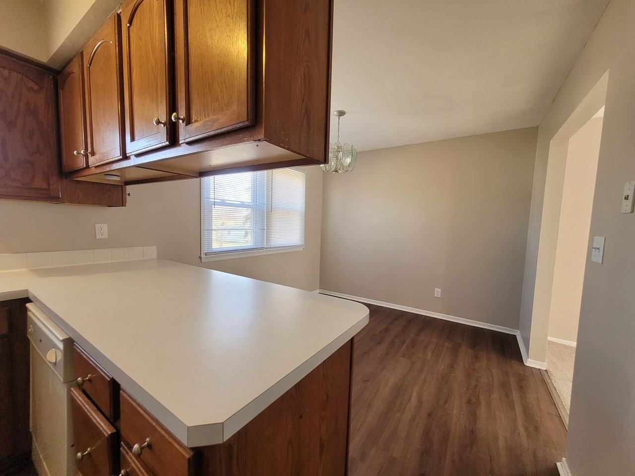 4823 Aurora Ave - Photo 3 of 34