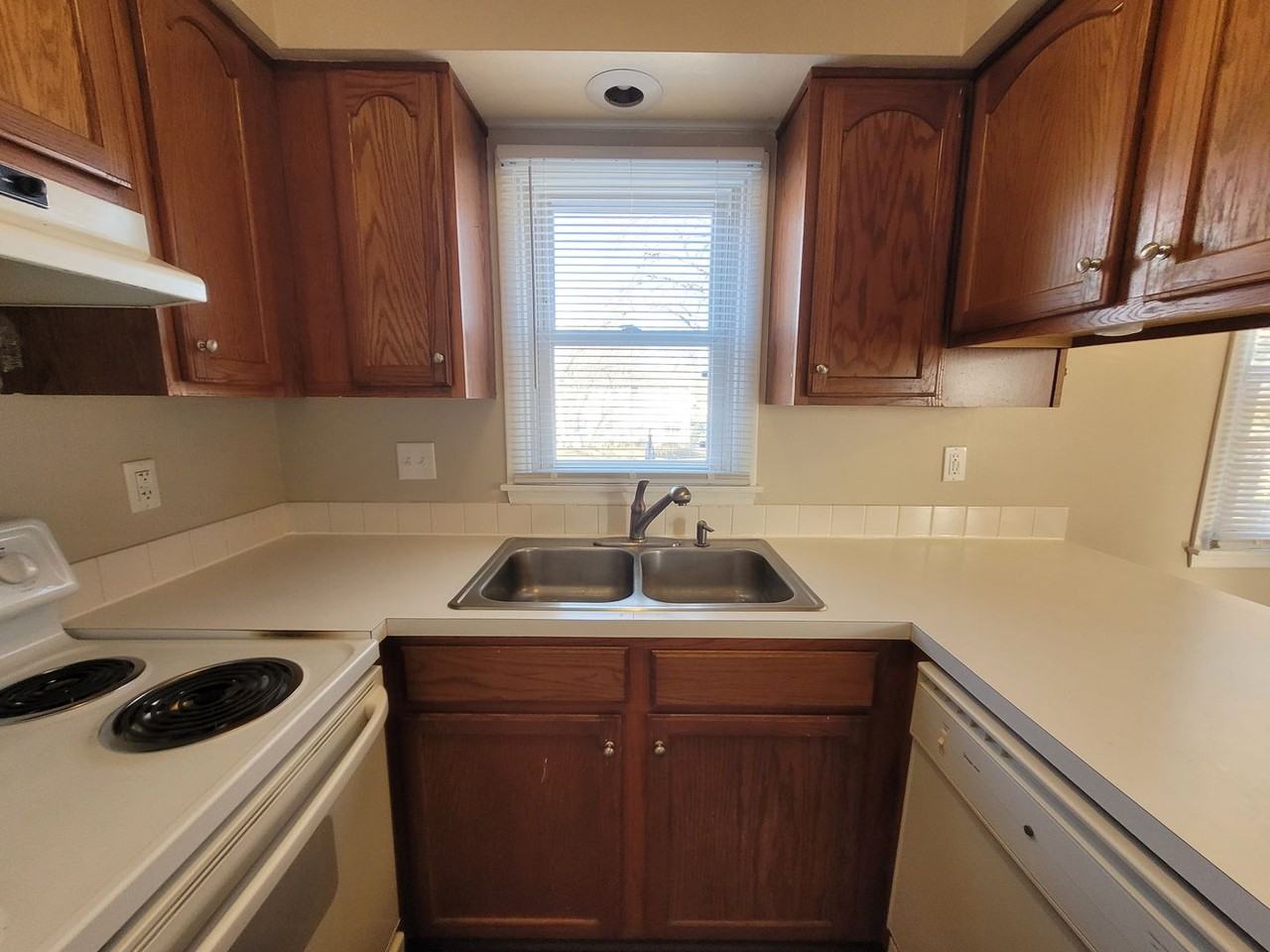 4823 Aurora Ave - Photo 4 of 34