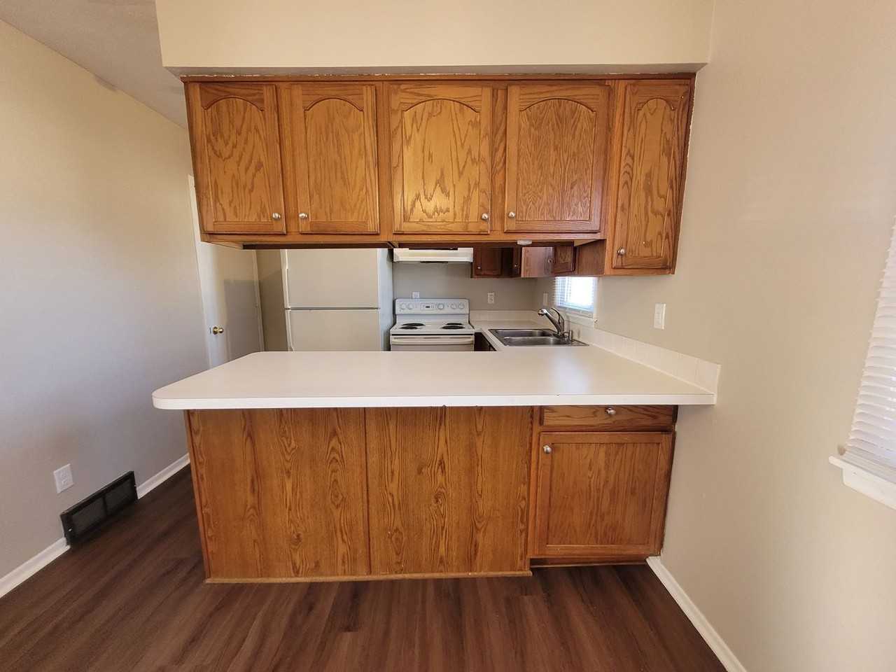 4823 Aurora Ave - Photo 5 of 34