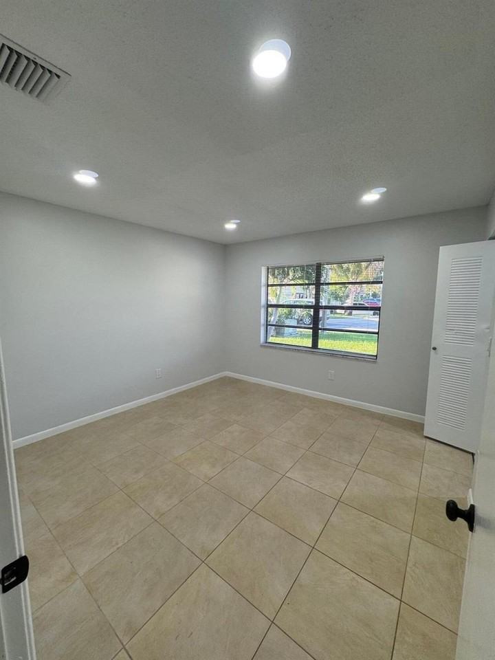 1427 Summit Run Cir - Photo 6 of 12