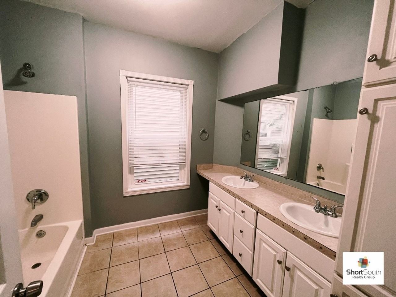 744 Chatham St Nw - Photo 3 of 13