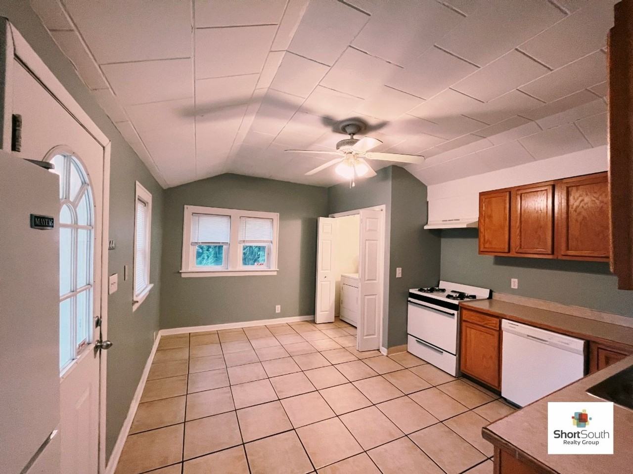 744 Chatham St Nw - Photo 5 of 13