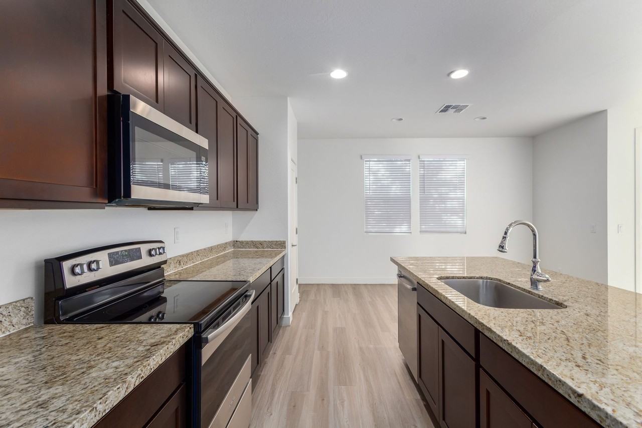 2327 S Wycliff Cir - Photo 4 of 50