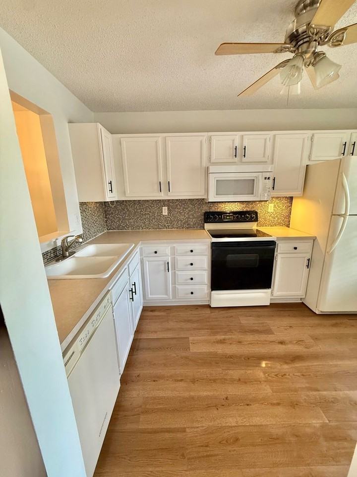 8259 Golf Ridge Dr - Photo 2 of 12