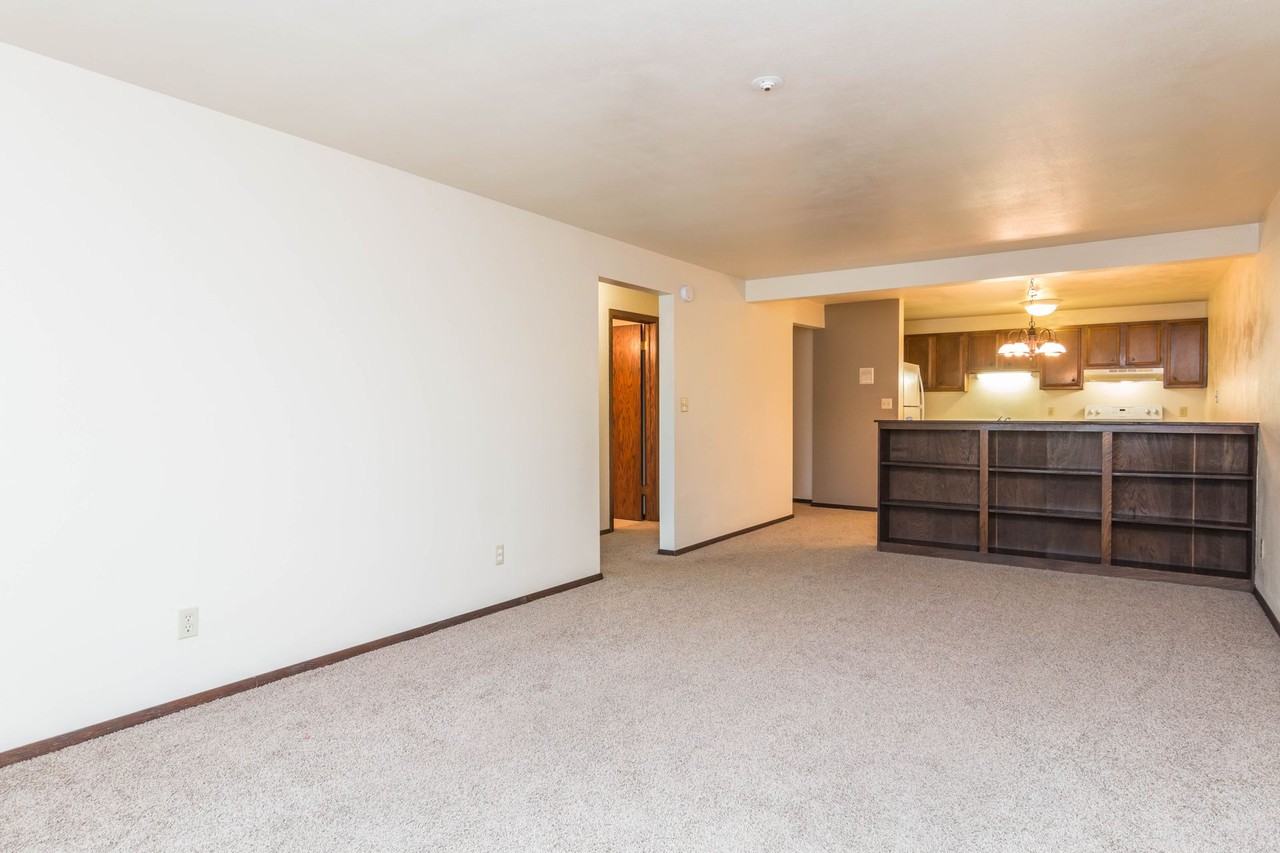 Oakridge Apartments - Photo 2 of 9