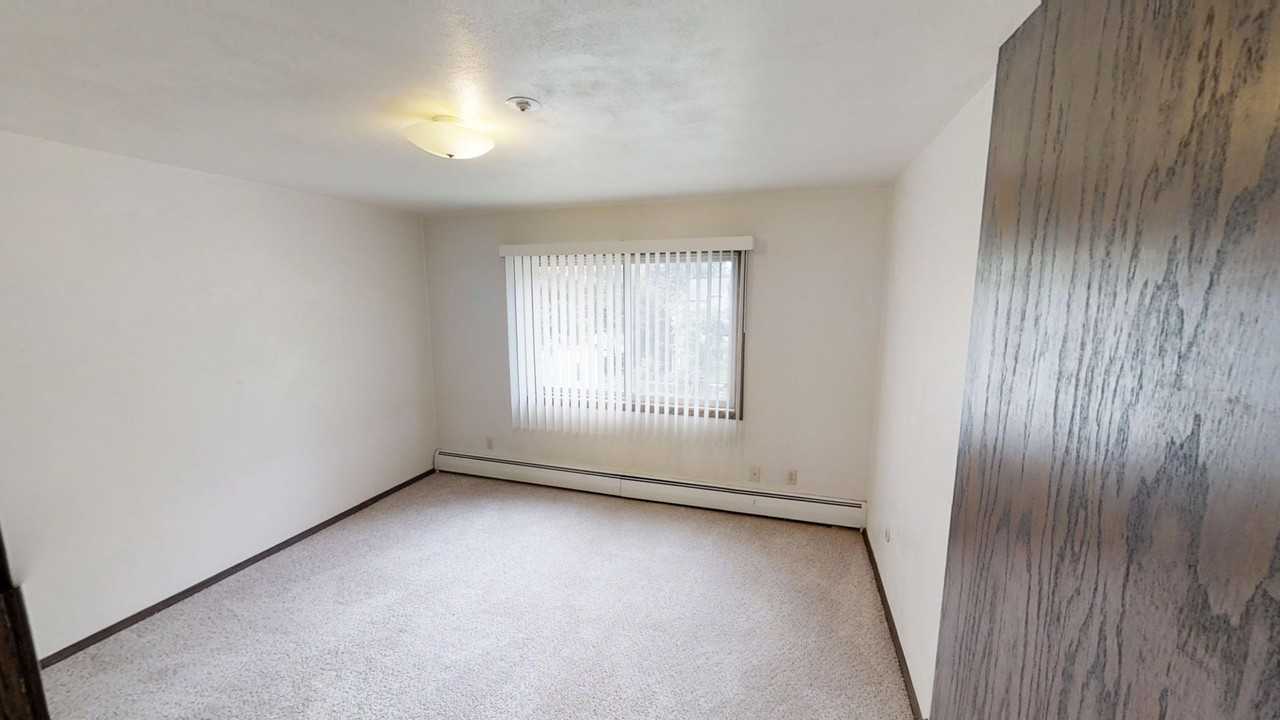 Oakridge Apartments - Photo 5 of 9