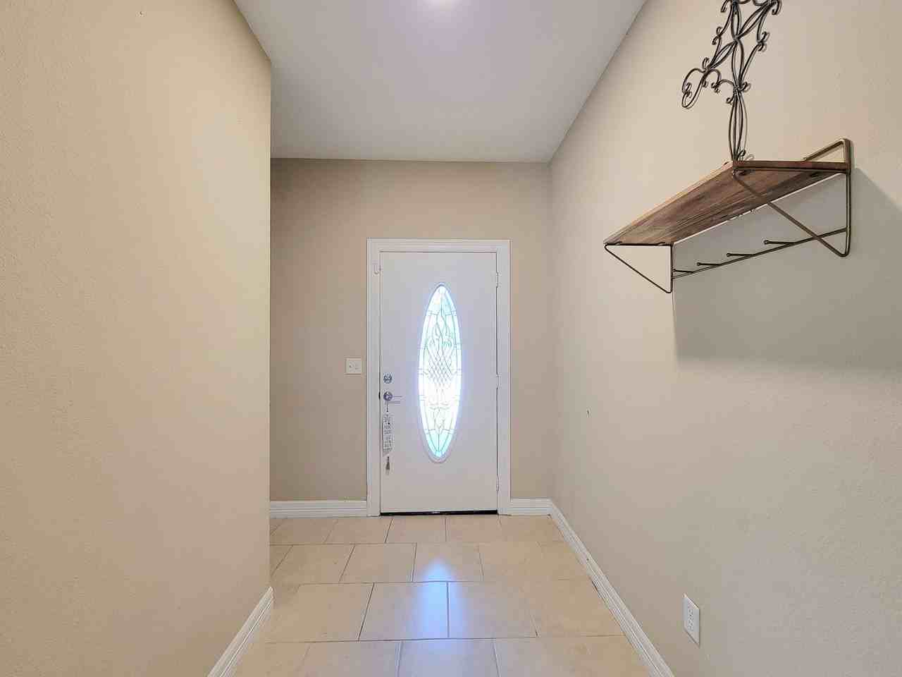 406 Elm Lake Dr - Photo 3 of 32