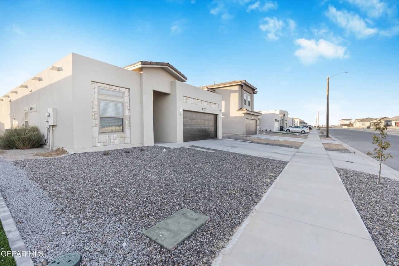 709 Cedarwood Ave - Photo 2 of 20