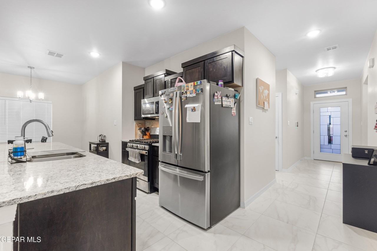 709 Cedarwood Ave - Photo 3 of 20