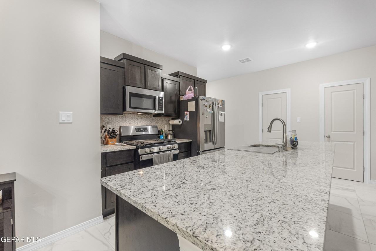 709 Cedarwood Ave - Photo 4 of 20