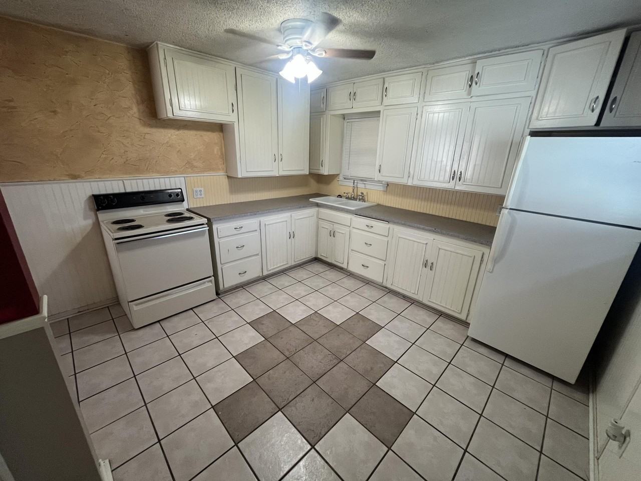 2606 39th St - Photo 5 of 6