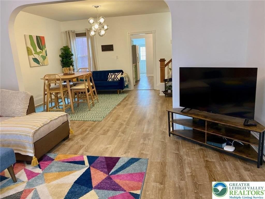 37 Evergreen St - Photo 3 of 32