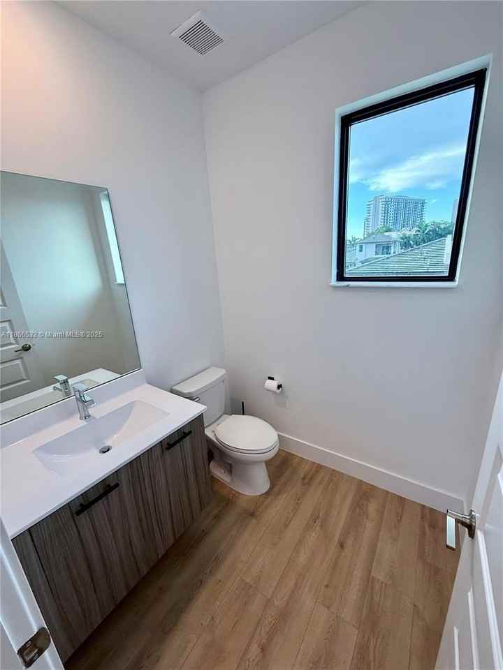 4803 Northwest 83rd Court - Photo 6 of 27