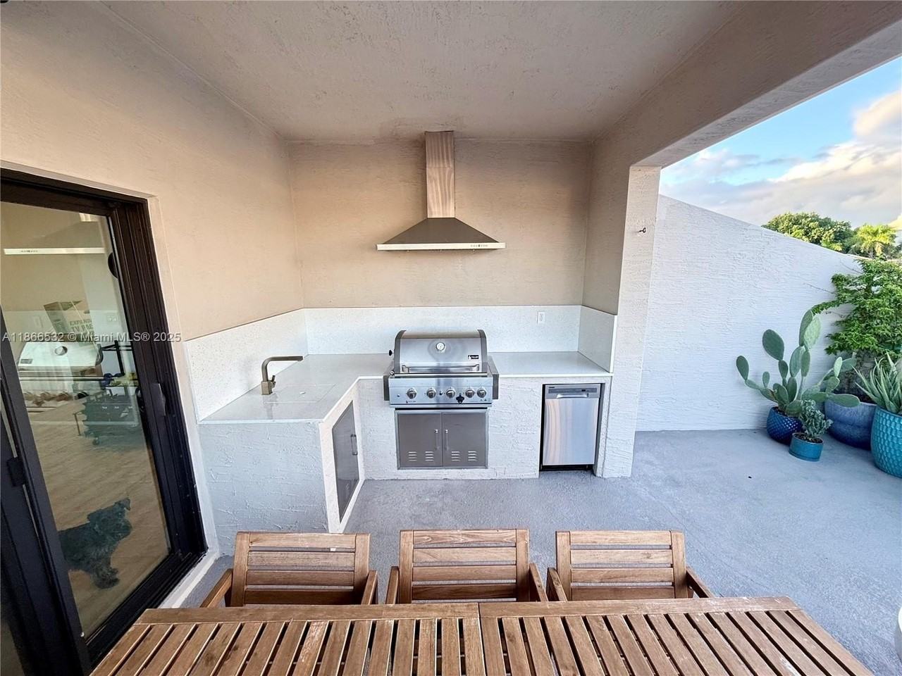 4803 Northwest 83rd Court - Photo 7 of 27