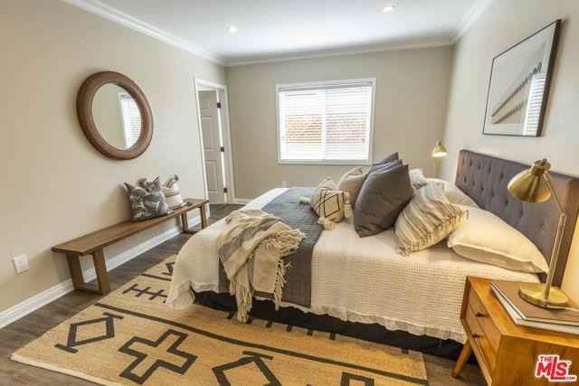 977 Vernon Ave - Photo 2 of 8