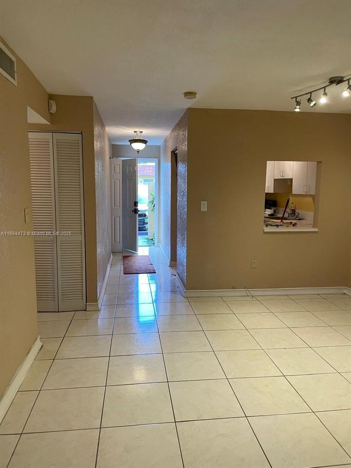 518 Nw 179th St - Photo 3 of 8