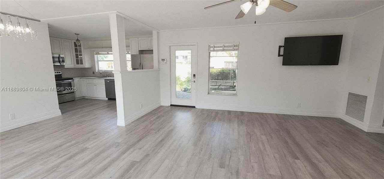 200 Nw 9th St - Photo 3 of 50