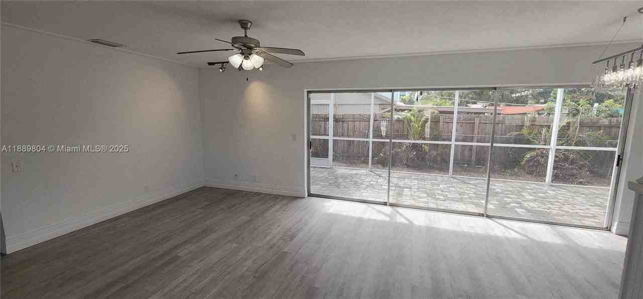 200 Nw 9th St - Photo 7 of 50