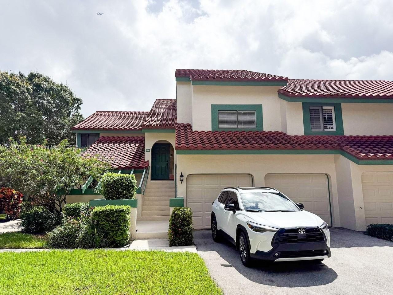 12 Lexington Ln E #C