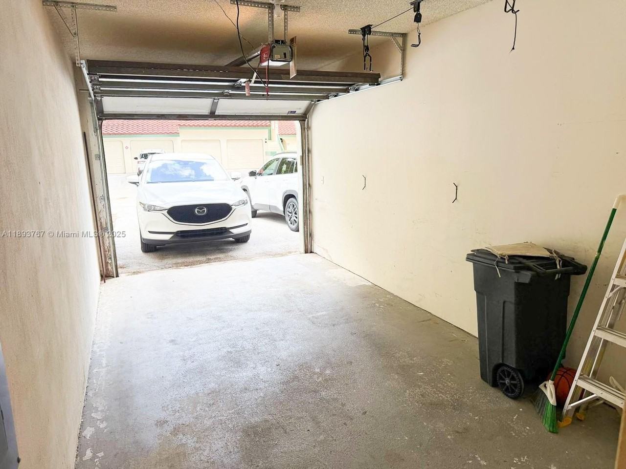 12 Lexington Ln E #C - Photo 5 of 12