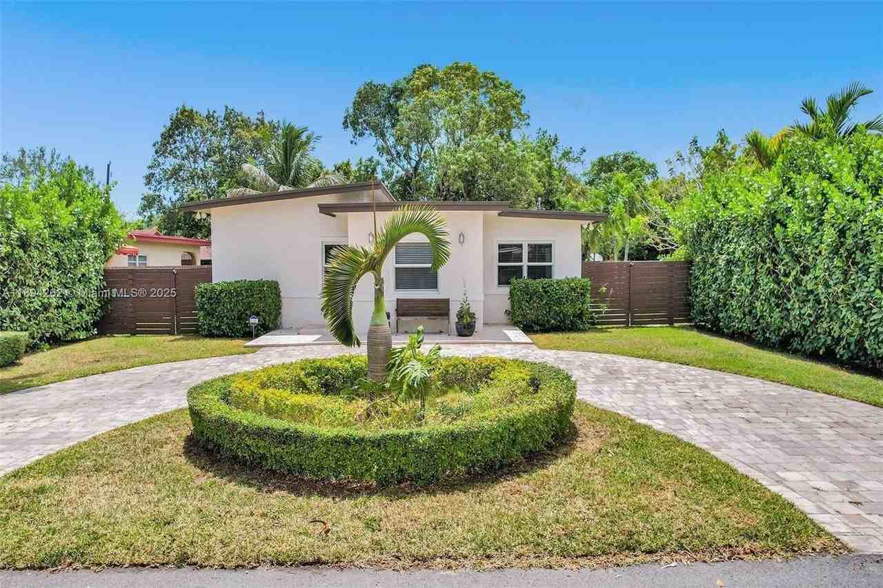 6550 Sw 52nd Ter - Photo 2 of 42