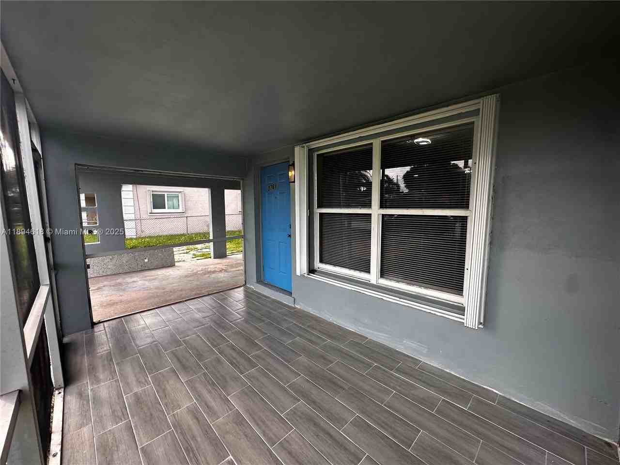 3761 Nw 9th St - Photo 4 of 15