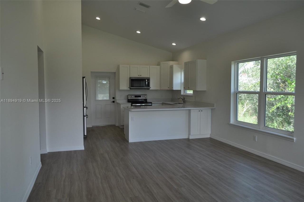 4123 Mandarin Rd #4123 - Photo 5 of 19