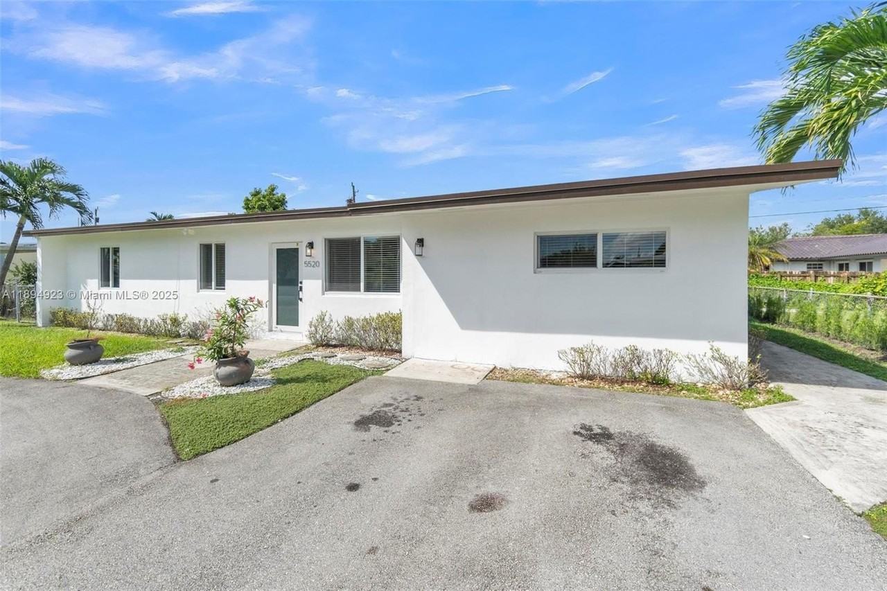 5520 Southwest 91st Avenue - Photo 2 of 44