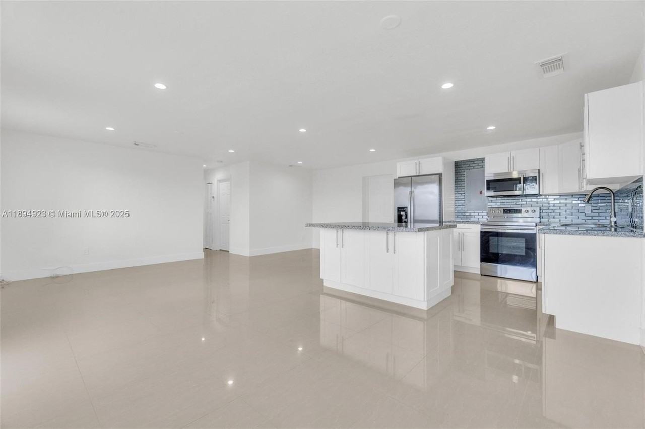 5520 Southwest 91st Avenue - Photo 4 of 44