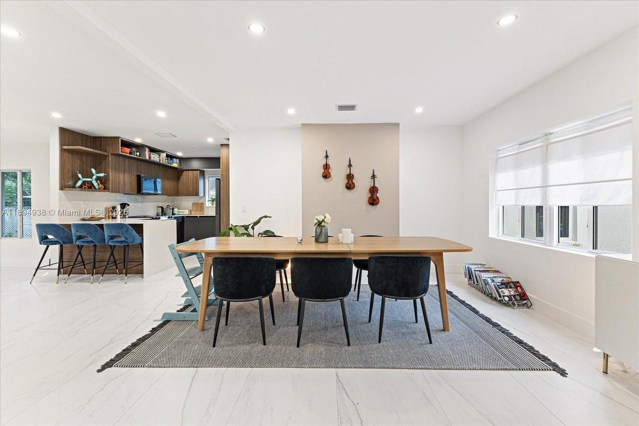 228 Southwest 25th Road - Photo 4 of 32