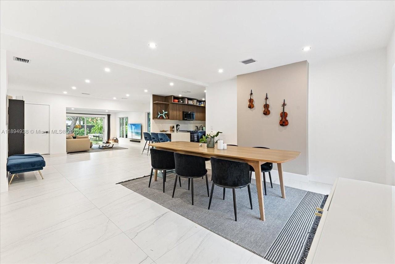 228 Southwest 25th Road - Photo 5 of 32