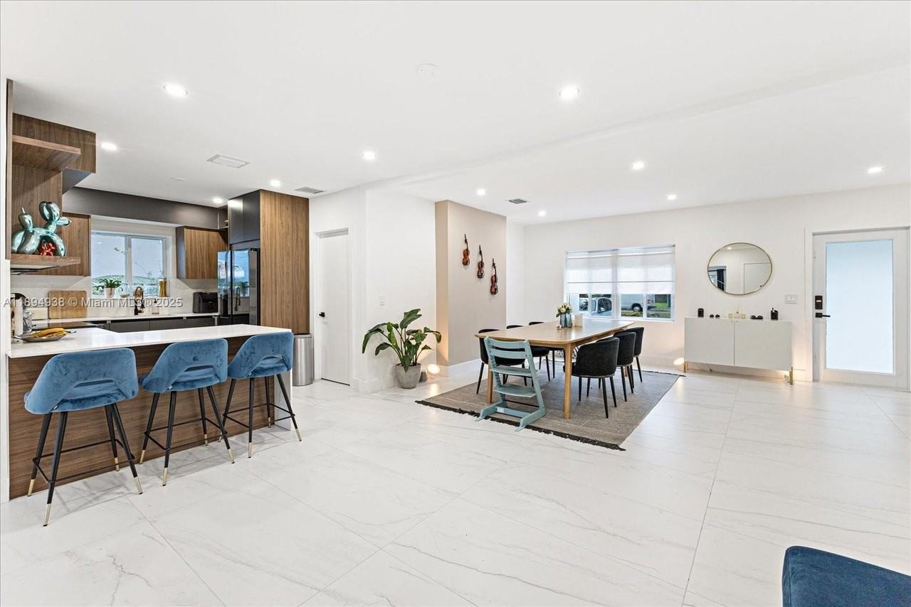 228 Southwest 25th Road - Photo 7 of 32