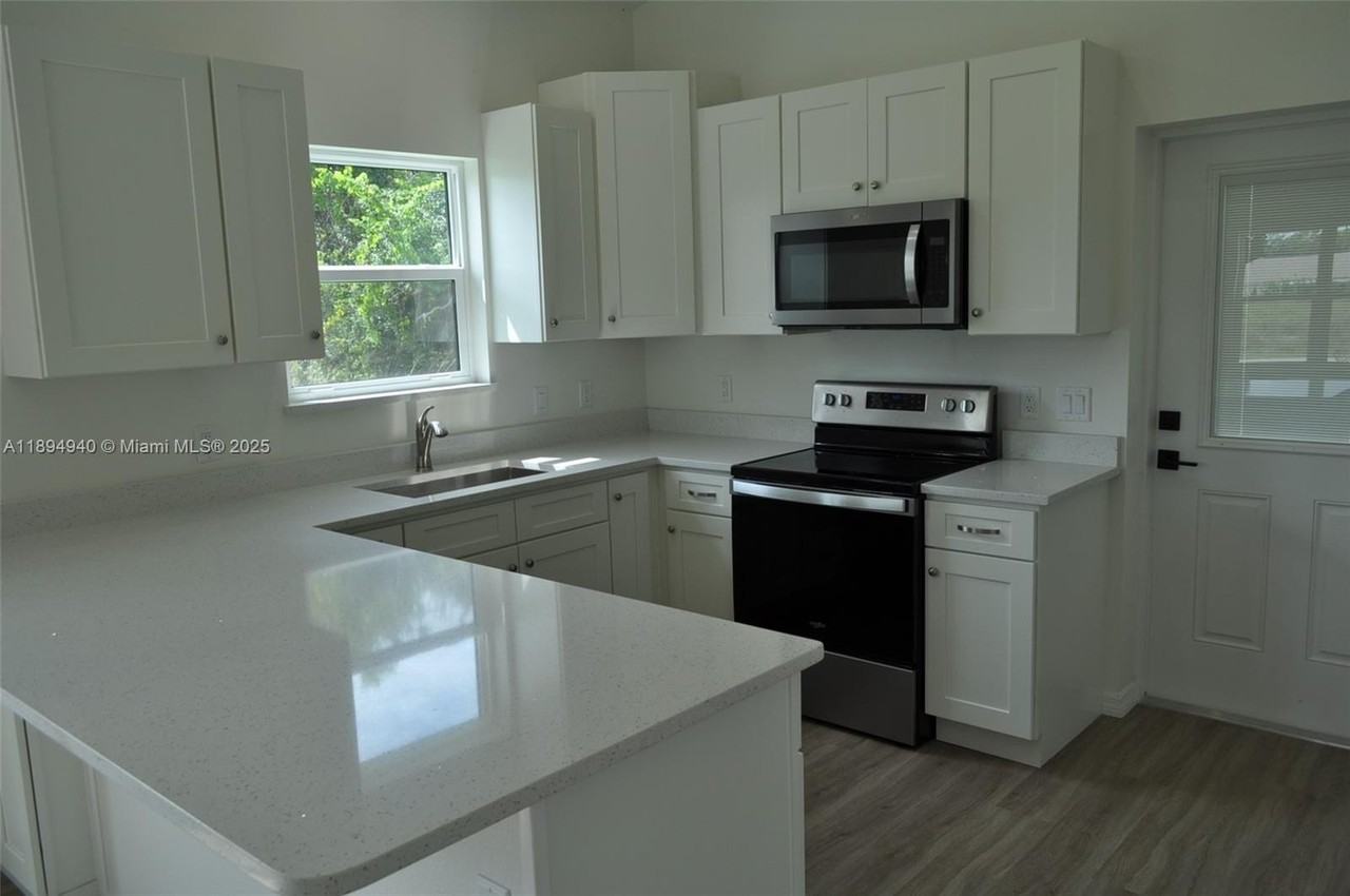 4125 Mandarin Rd #4125 - Photo 5 of 18