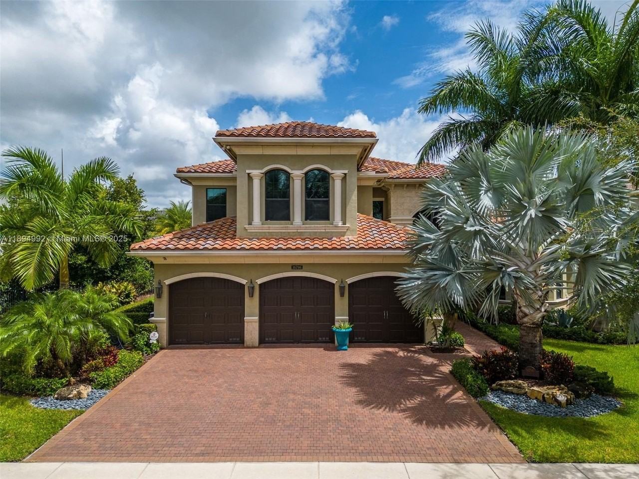 16796 Strasbourg Ln #16796 - Photo 3 of 47