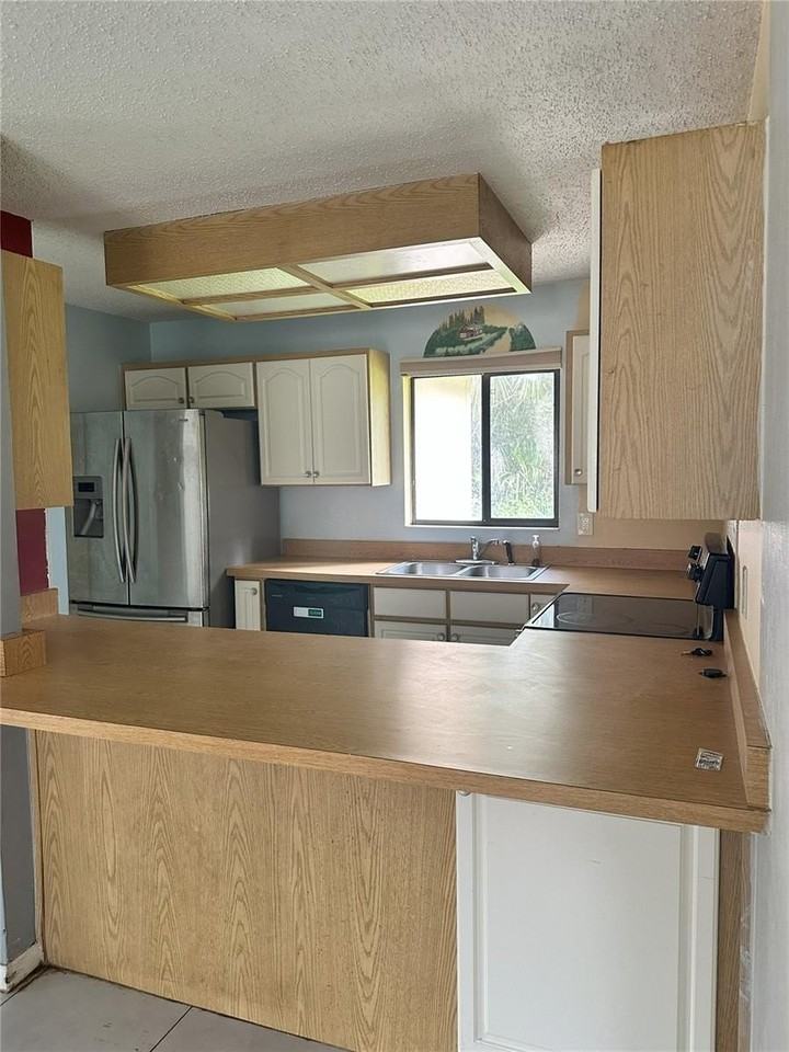 68 Point Pleasant Dr - Photo 4 of 8